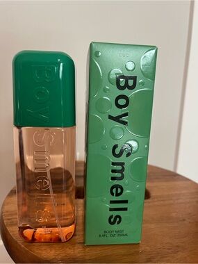 Boy Smells Mist - Cuc